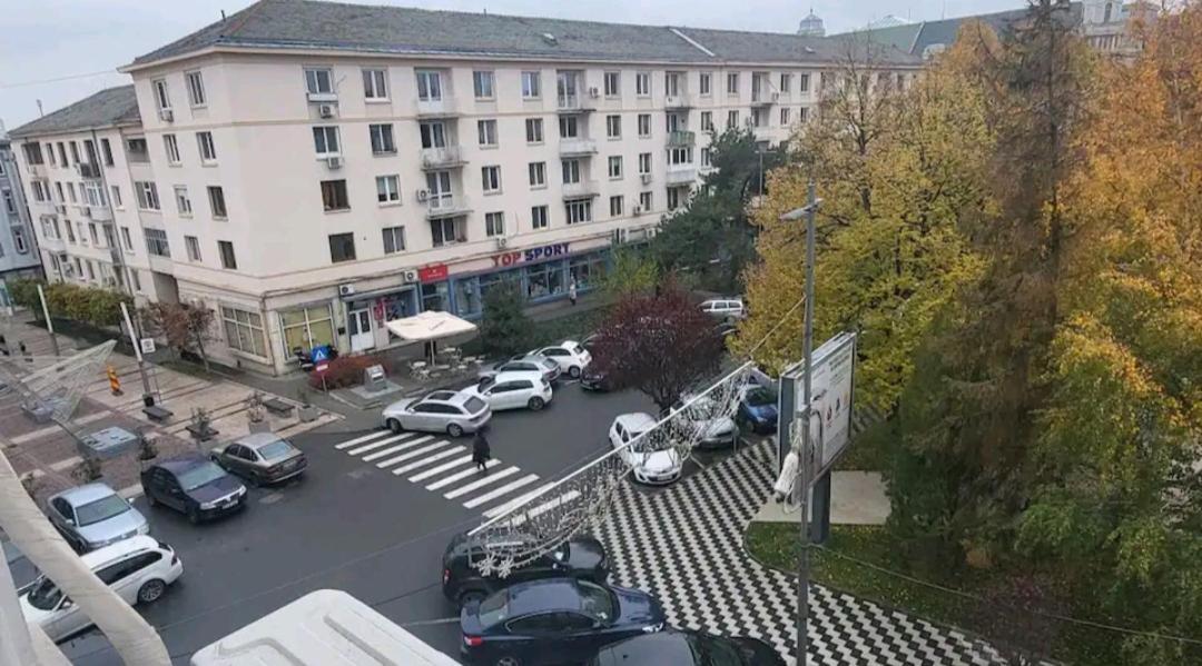 Garsoniera Centru Vechi English Park Крайова Экстерьер фото